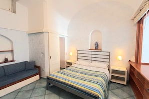 1 chambre, fer et planche à repasser, Wi-Fi, literie fournie