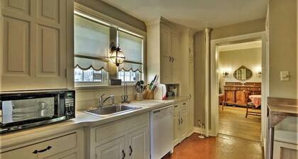 Historic Bucher House with central location to Gettysburg and Lancaster Amish