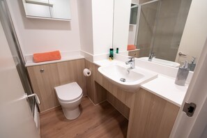 Luxury Studio Suite | Bathroom