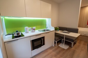 Luxury Studio Suite | Private kitchen