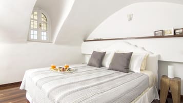 3 bedrooms, in-room safe, desk, soundproofing