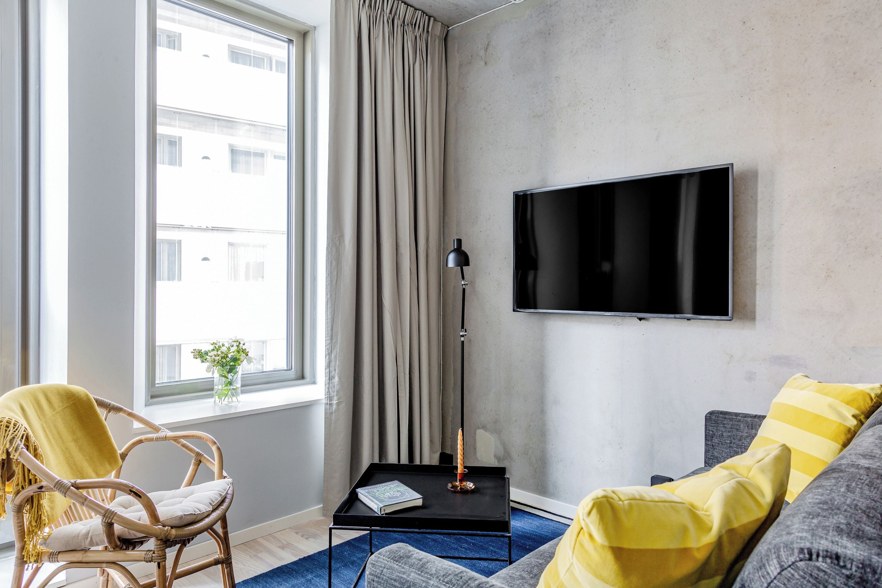 Departamento (Double with Sofabed) | Área de sala de estar | Televisión 