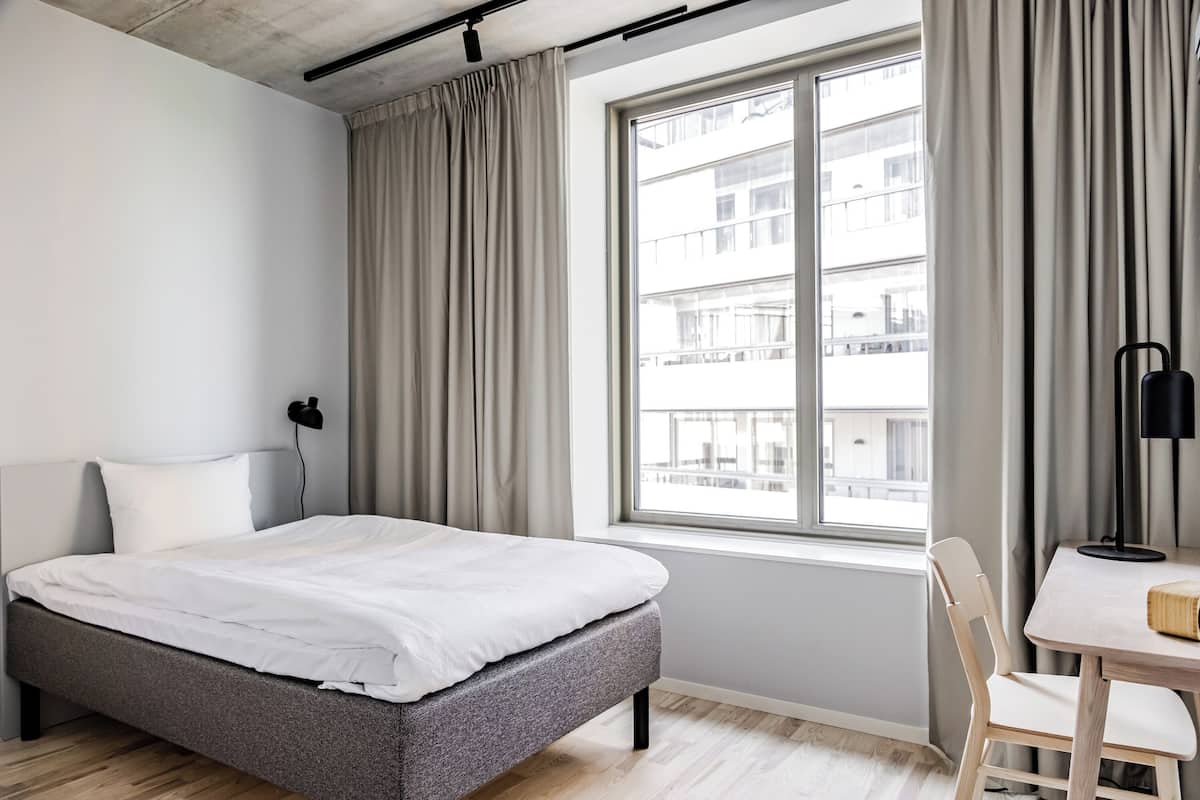 Apart Daire (2 Bedroom) | Anti alerjik yatak takımı, dizüstü bilgisayar çalışma alanı