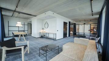 Family Room (XL)