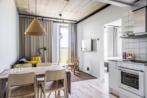 Apartment (King with Sofabed) | Hypo-allergenic bedding, laptop workspace, soundproofing