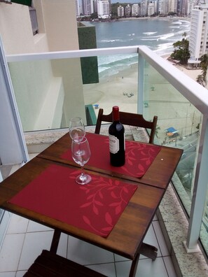 Outdoor dining - Beautiful Top floor.. beach view (SP)