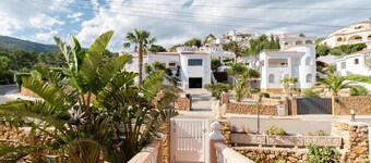 Modern-Mediterranean villa, large pool, sea view, lots of beach, sleeps 10