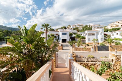 Modern-Mediterranean villa, large pool, sea view, lots of beach, sleeps 10