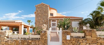 Modern-Mediterranean villa, large pool, sea view, lots of beach, sleeps 10