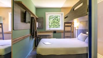 Escritorio, wifi gratis y ropa de cama
