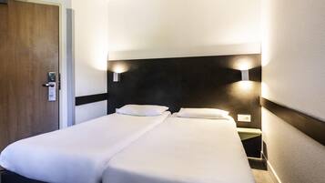 Chambre avec lits jumeaux, 2 lits une place | Bureau, Wi-Fi gratuit, draps fournis