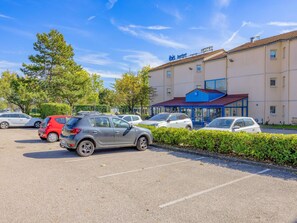 Free self-parking - Ibis budget Lyon Est Saint Quentin Fallavier (Saint-Quentin-Fallavier)