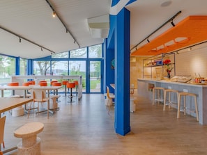 Daily buffet breakfast for a fee - Ibis budget Lyon Est Saint Quentin Fallavier (Saint-Quentin-Fallavier)
