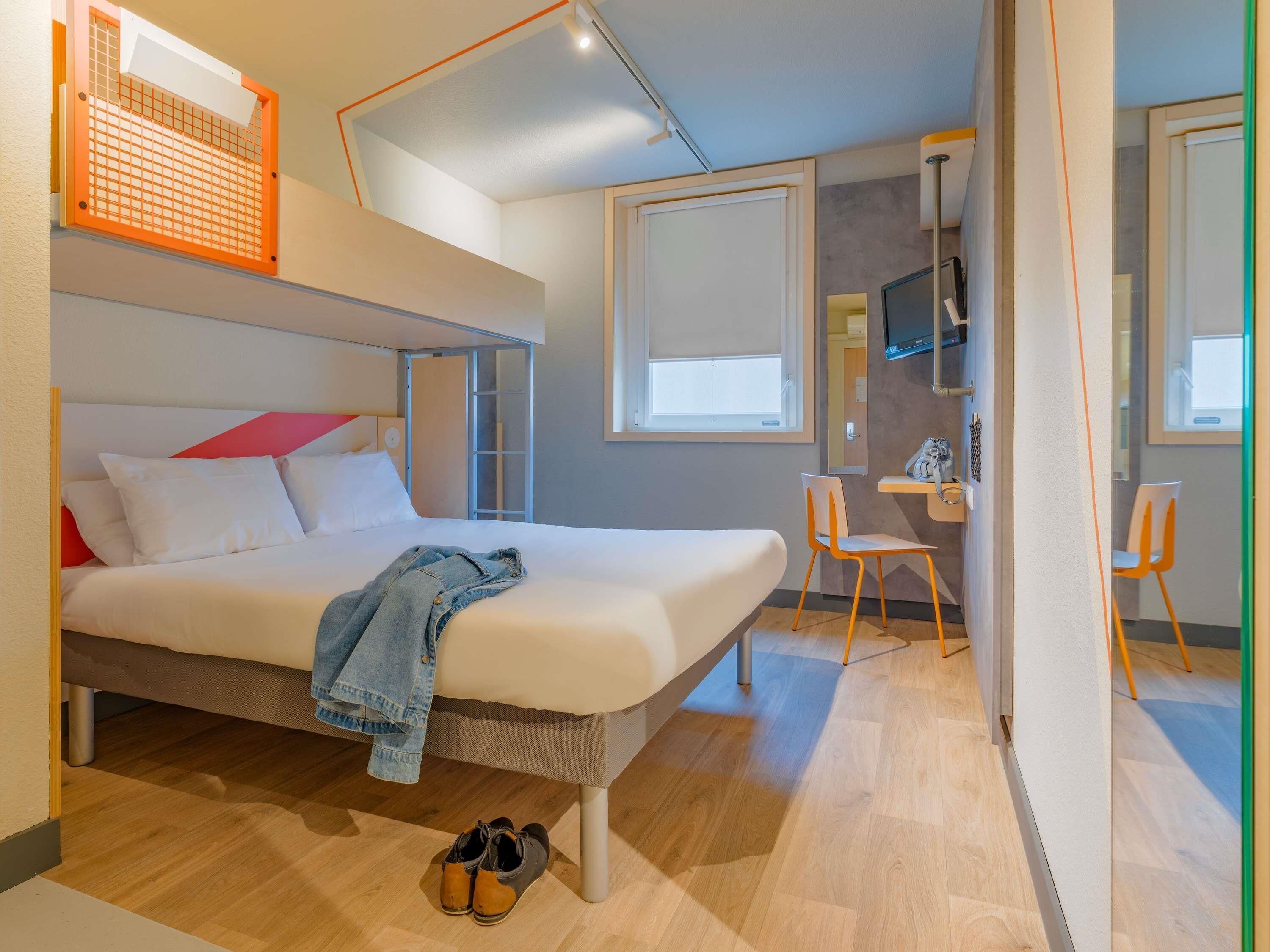 Habitación triple, varias camas | Wifi gratis y ropa de cama