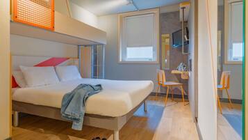 Triple Room, Multiple Beds | Free WiFi, bed sheets