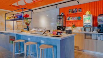 Petit déjeuner buffet servi tous les jours en supplément