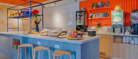 Tägliches Frühstücksbuffet gegen Gebühr