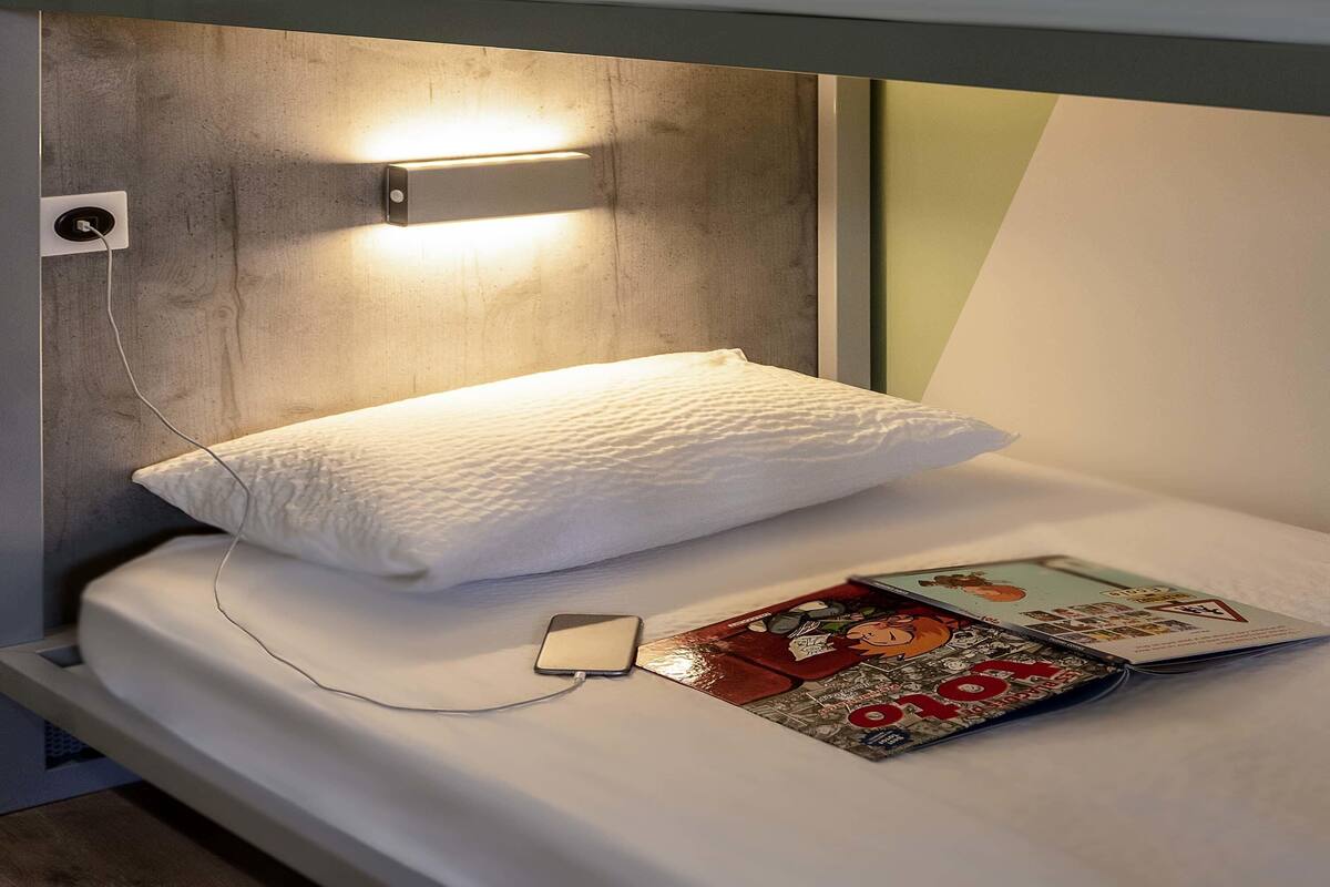 soundproofing, free wifi, bed sheets