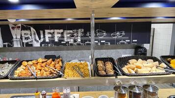 Café da manhã com buffet todos os dias mediante uma taxa