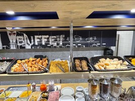 Café da manhã com buffet todos os dias mediante uma taxa