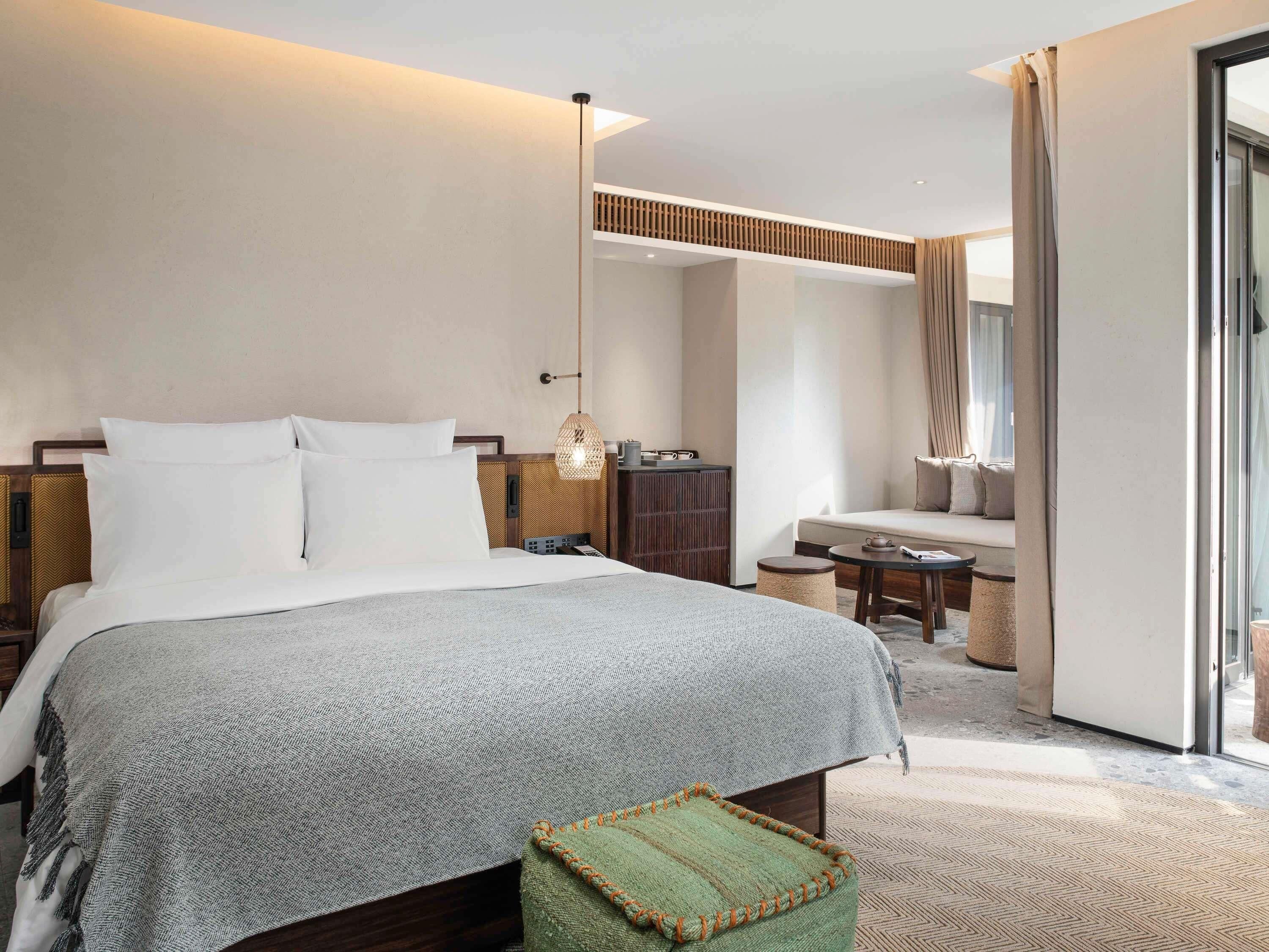 Executive kamer, 1 kingsize bed, balkon | Luxe beddengoed, donsdekens, pillowtop-bedden, een minibar