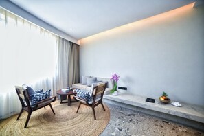 The Amber Spiral | Living area