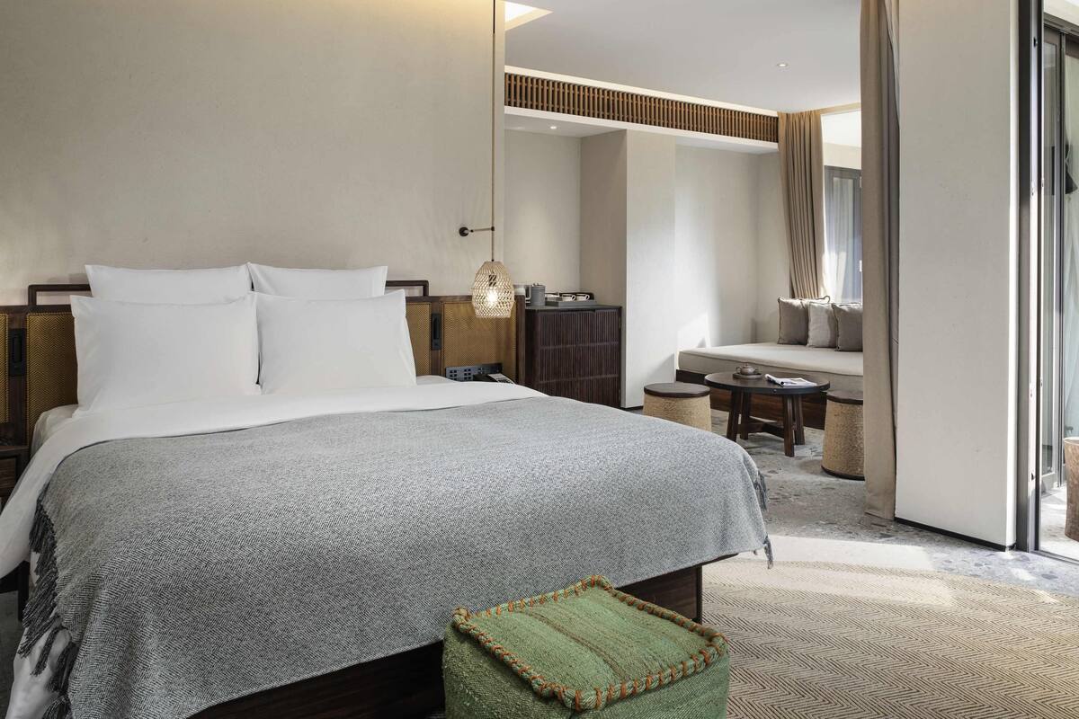 Executive kamer, 1 kingsize bed, balkon | Luxe beddengoed, donzen dekbedden, pillowtop-bedden, een minibar