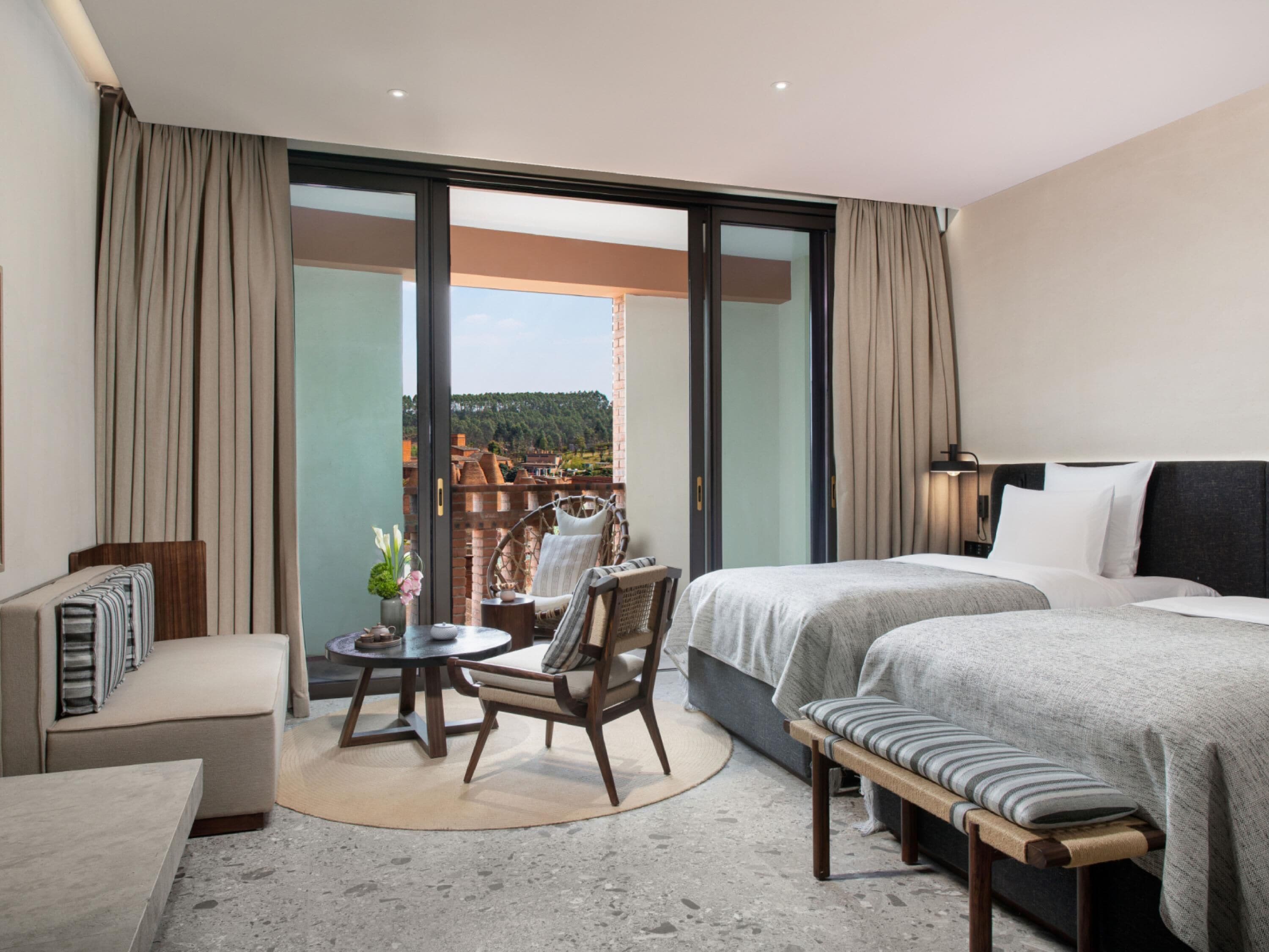 Deluxe kamer, 2 eenpersoonsbedden, terras, uitzicht op zwembad | Luxe beddengoed, donsdekens, pillowtop-bedden, een minibar