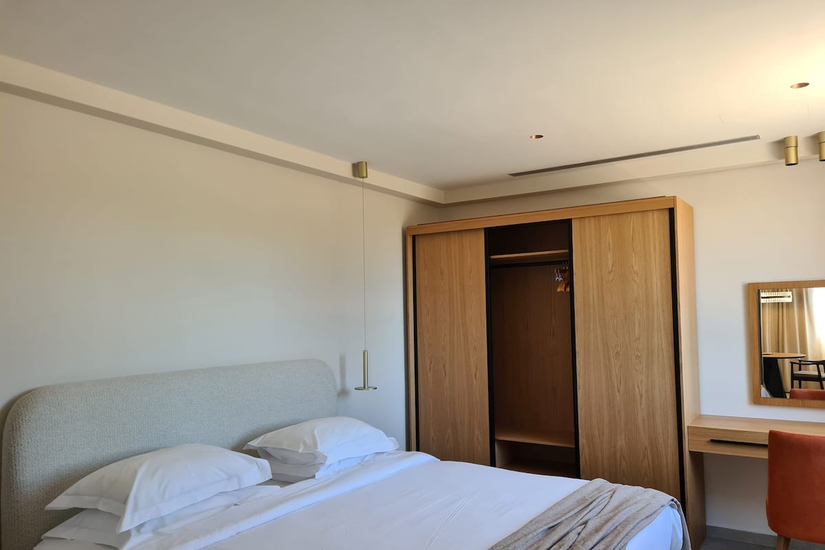 Grand-Studiosuite, eigener Pool, Meerblick (Cozy Pool) | 1 Schlafzimmer, Allergikerbettwaren, Zimmersafe, individuell dekoriert