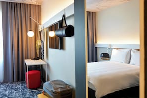 Suite, 1 Doppelbett und Schlafsofa | 1 Schlafzimmer, Minibar, Zimmersafe, Schreibtisch