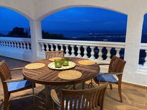 Outdoor dining - Holiday house in a unique quiet location - sea view - private pool - Internet (Roses , Mas Fumats)
