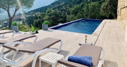 Holiday house in a unique quiet location - sea view - private pool - Internet
