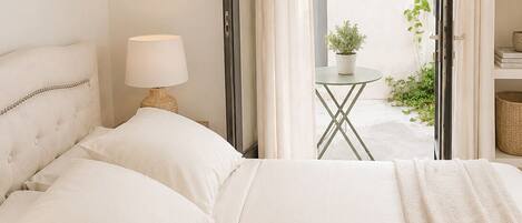 1 bedroom, in-room safe, iron/ironing board, WiFi (free)