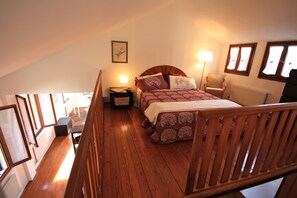 1 Schlafzimmer, Zimmersafe, Schreibtisch, Bügeleisen/Bügelbrett