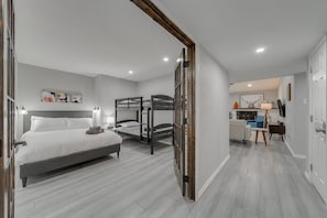 4 bedrooms, iron/ironing board, WiFi, bed sheets