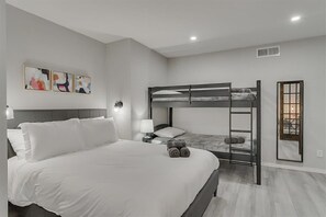 4 bedrooms, iron/ironing board, WiFi, bed sheets