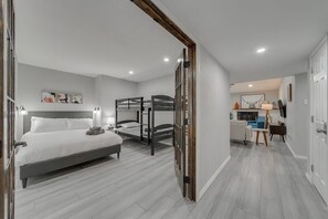 4 bedrooms, iron/ironing board, WiFi, bed sheets