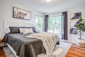 3 bedrooms, desk, WiFi