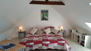 1 habitación, tabla de planchar con plancha, wifi gratis y ropa de cama 