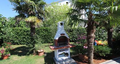 Air conditioned apartment Miro for 2 people near the beach