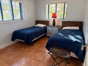 2 chambres, fer et planche à repasser, Wi-Fi gratuit, draps fournis