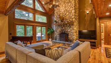 Televisión, chimenea, videojuegos y oficina