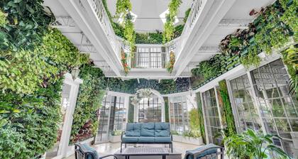 The Modern Castle | Canal View & Access | Rooftop | Living Greenhouse | VlLLAS