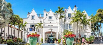 The Modern Castle | Canal View & Access | Rooftop | Living Greenhouse | VlLLAS