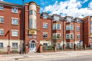 Exterior - Comfortable 2 Bed Apartment with York Minster Views & free parking (York)