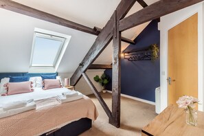 2 bedrooms, iron/ironing board, WiFi, bed sheets - The Tannery - 2 bed 2 bath apartment with parking (York)