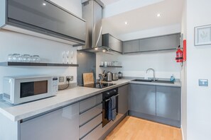 Fridge, microwave, oven, stovetop - The Tannery - 2 bed 2 bath apartment with parking (York)