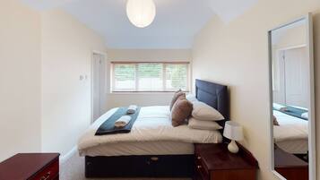 4 dormitorios, tabla de planchar con plancha, wifi y ropa de cama