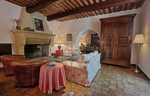 TV, fireplace, DVD player