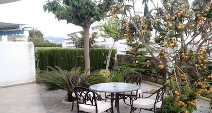 Nice 3-bedroom apartment with private garden on the beach